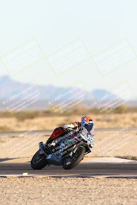 media/Dec-07-2025-CVMA (Sun) [[3e7d2de5dc]]/Race 18-Formula Twins-Formula 40 UL/